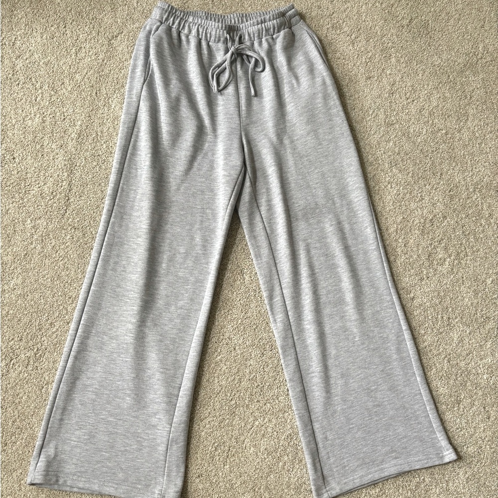 gray sweat pants